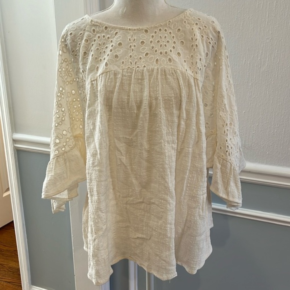 NWT WHITE EYELET BLOUSE WITH 3/4 LENGTH SLEEVES - SIZE SMALL - ANTHROPOLOGIE